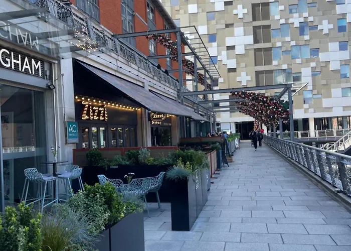 Birmingham Central Canal Side Living