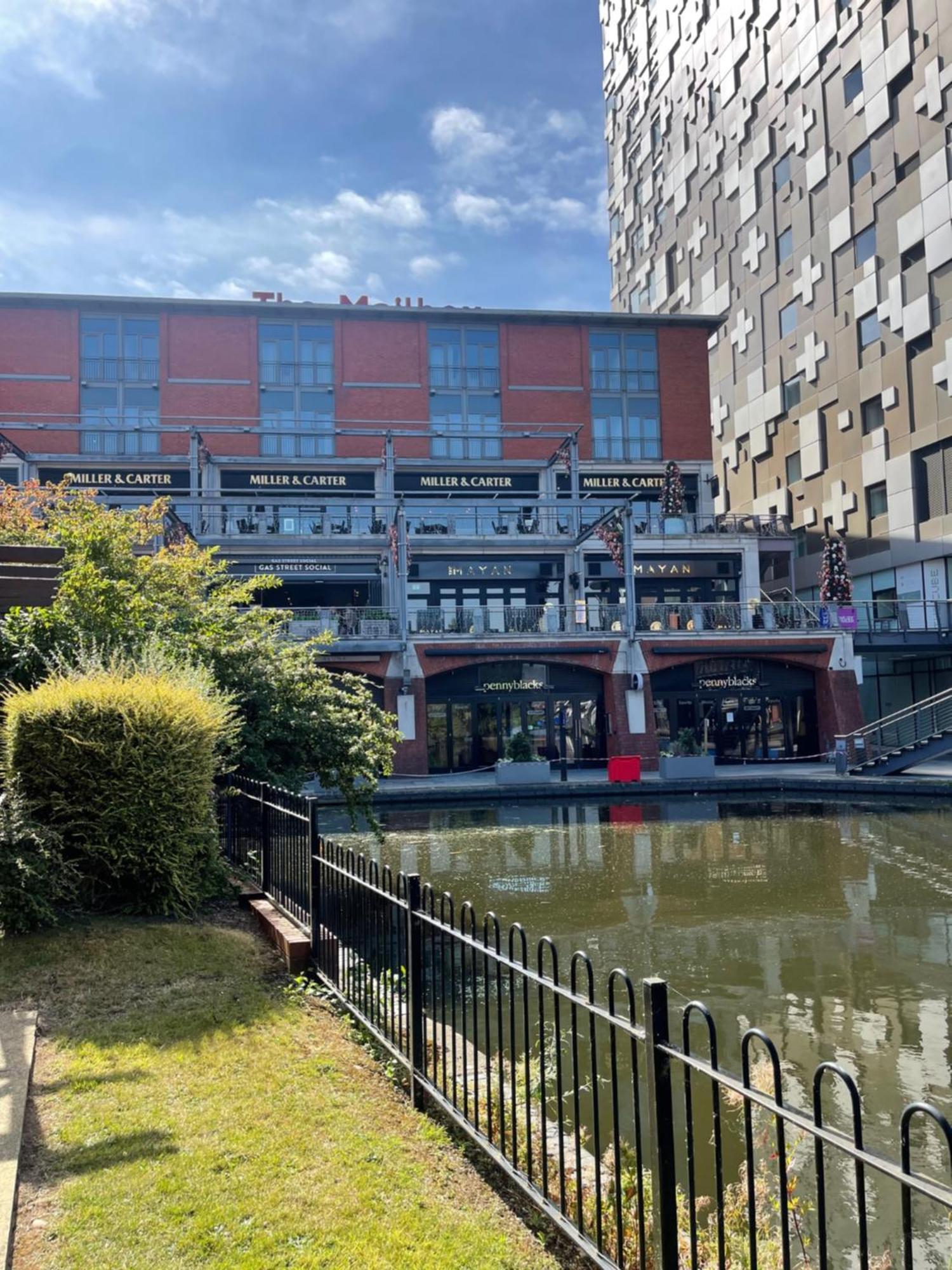 Canal Side Living Appartement *